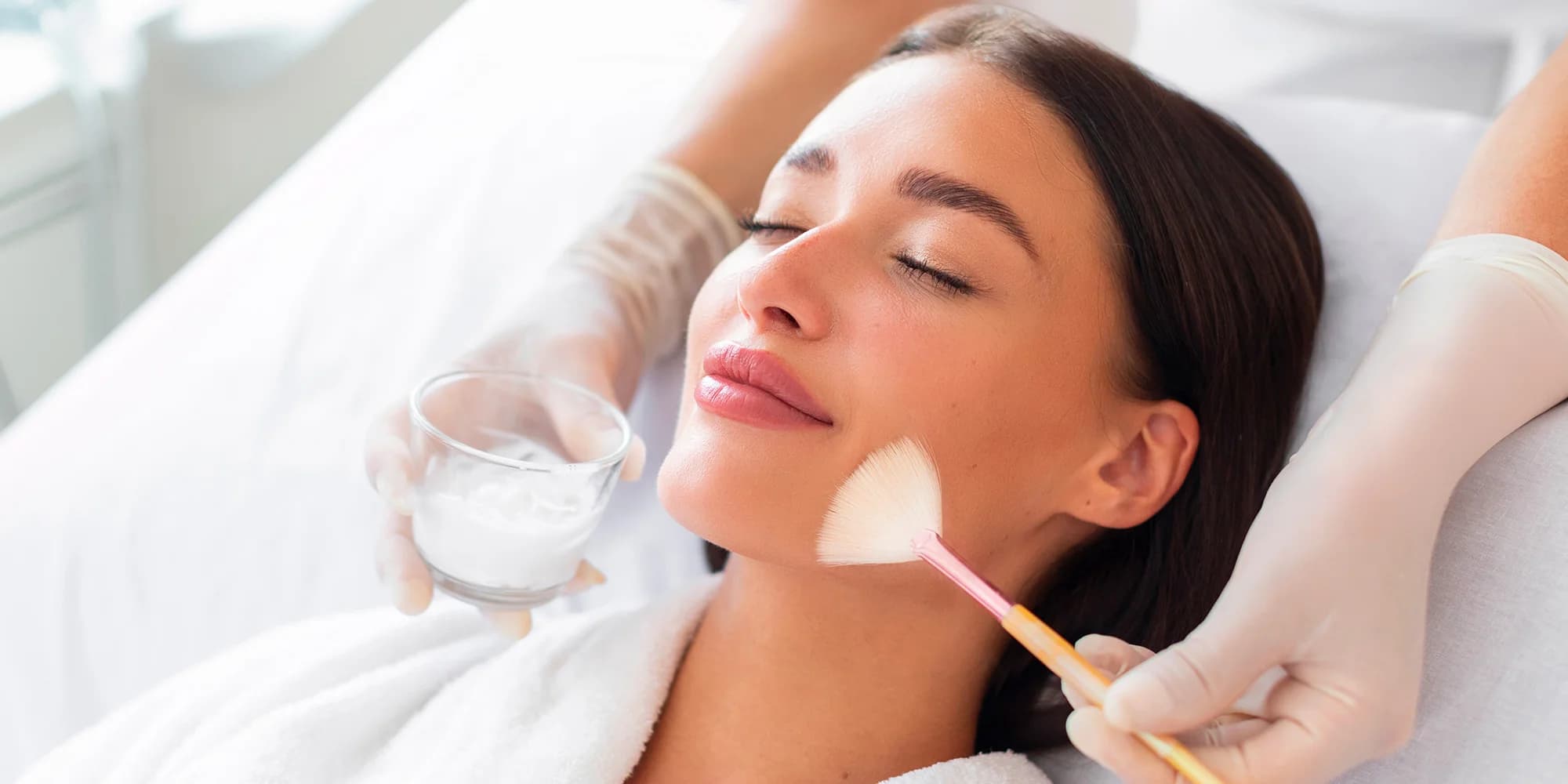 Ošetření pleti chemickým peelingem značky Syncare v salonu ToWell