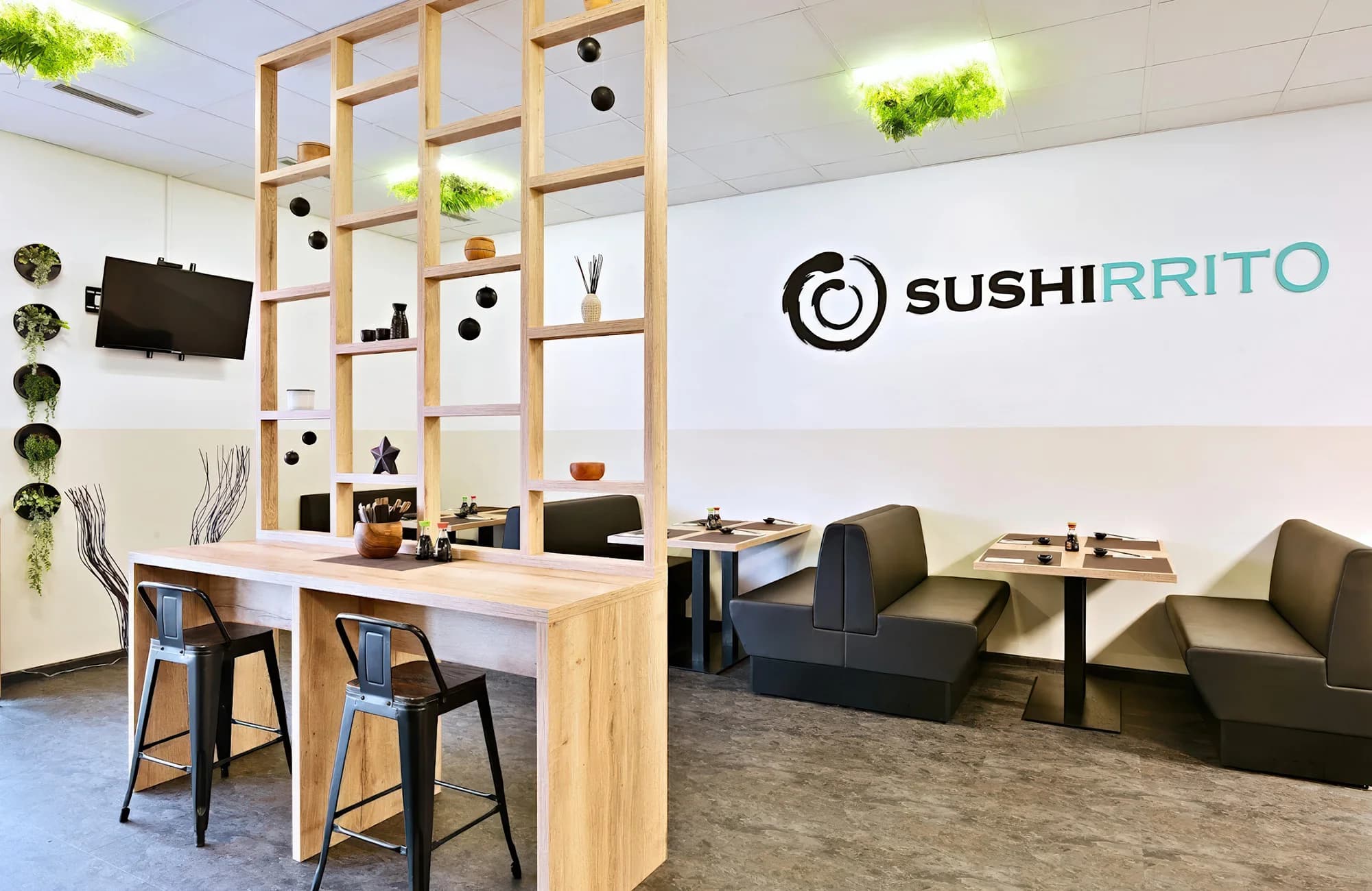 Loď plná sushi pro 2 osoby: 34 ks rolovaných kousků s avokádem a tuňákem