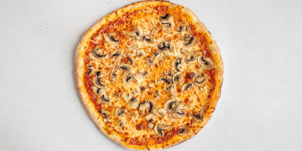 1 či 2 pizzy dle výběru: šunková, sýrová, s kari kuřetem i podzimní krémová