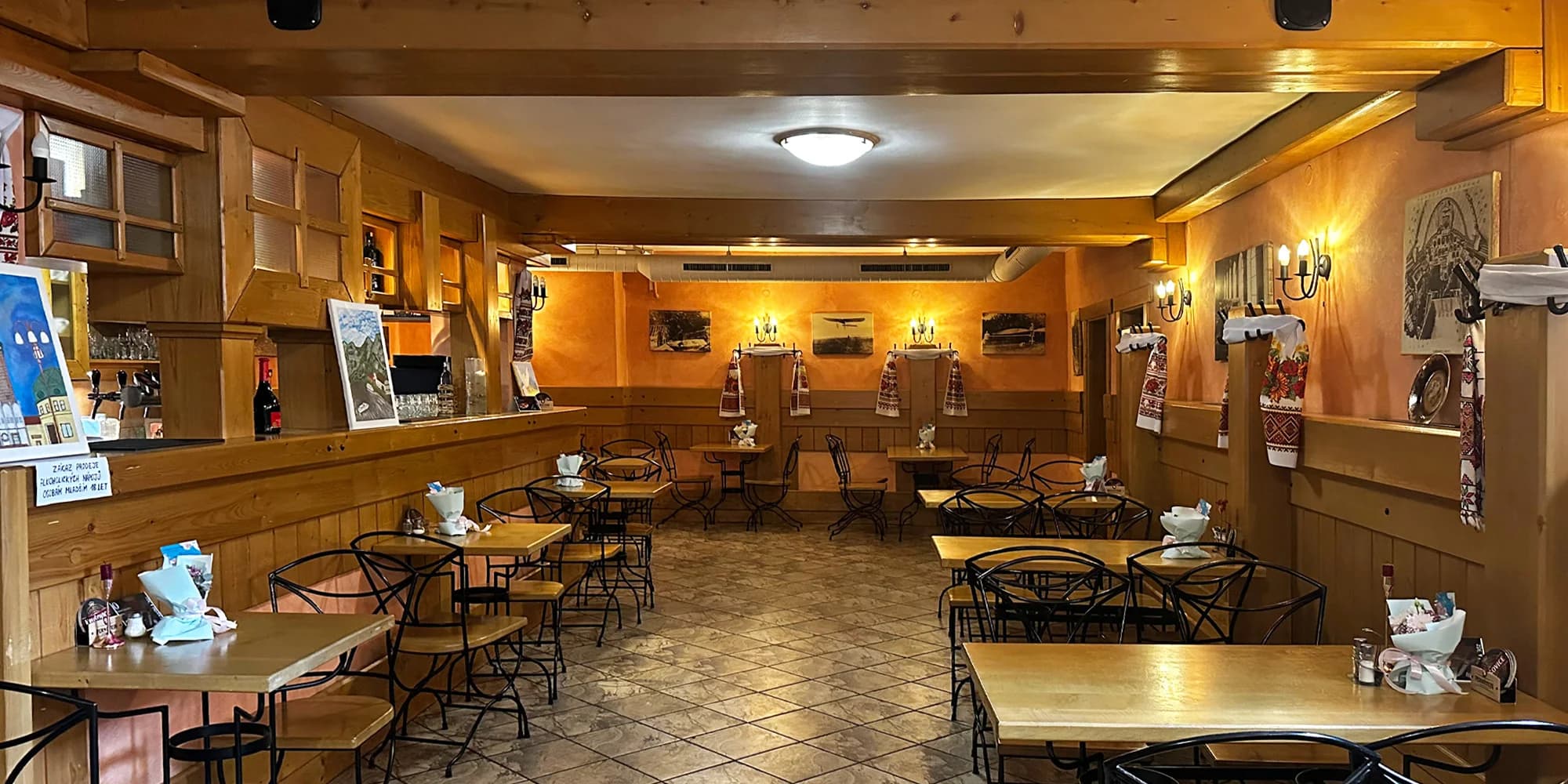 Ukrajina na talíři: degustační menu o 9 chodech pro 2 osoby v tradiční restauraci
