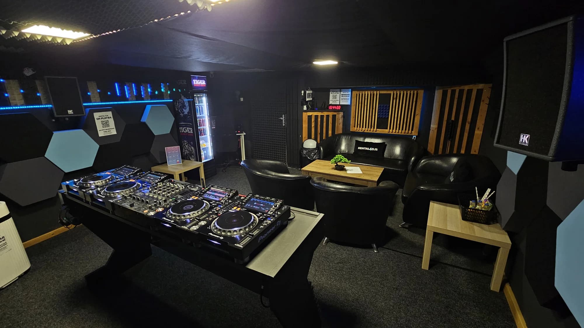 Naučte se DJing: pronájem zkušebny, lekce s profesionálem