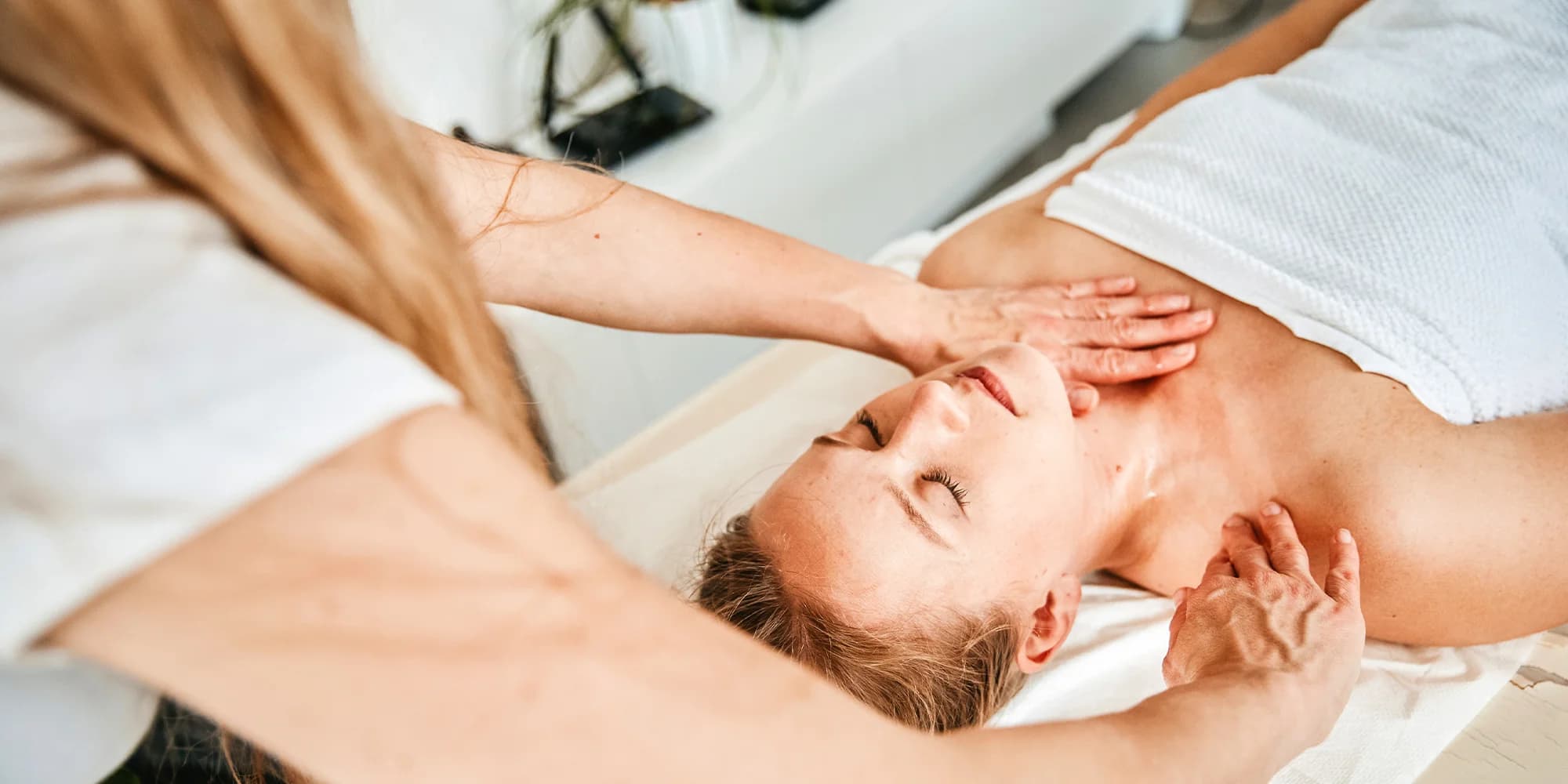 Relaxační masáž celého těla v délce 120 min. i s nealko sektem a ovocem