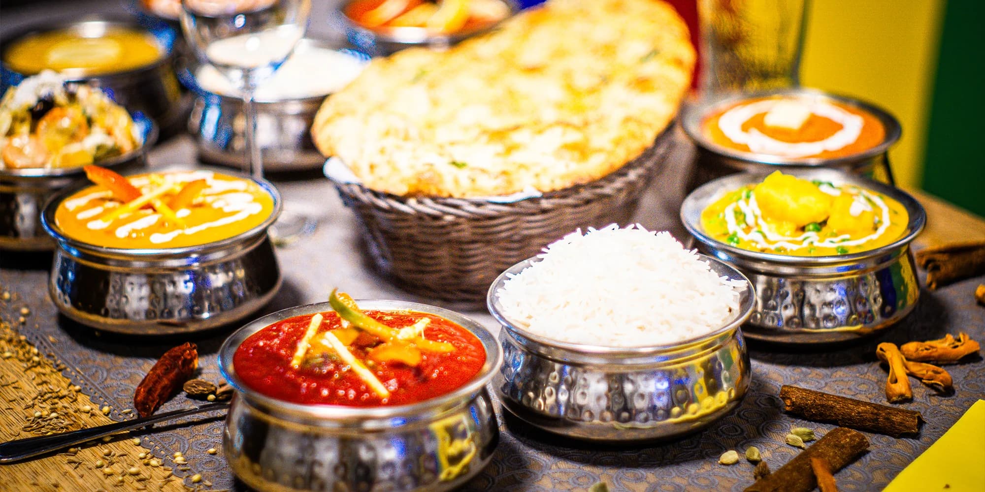 500–2 000 Kč na cokoliv v indické restauraci Pak Indian Masala