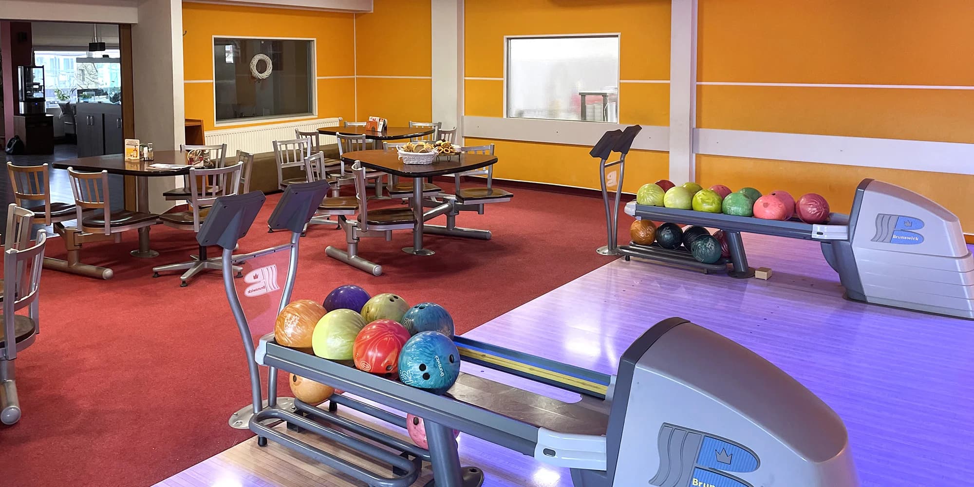 2 hod. bowlingu, mix řízků o váze 500 g, cibulové kroužky a další přílohy až pro 6 osob