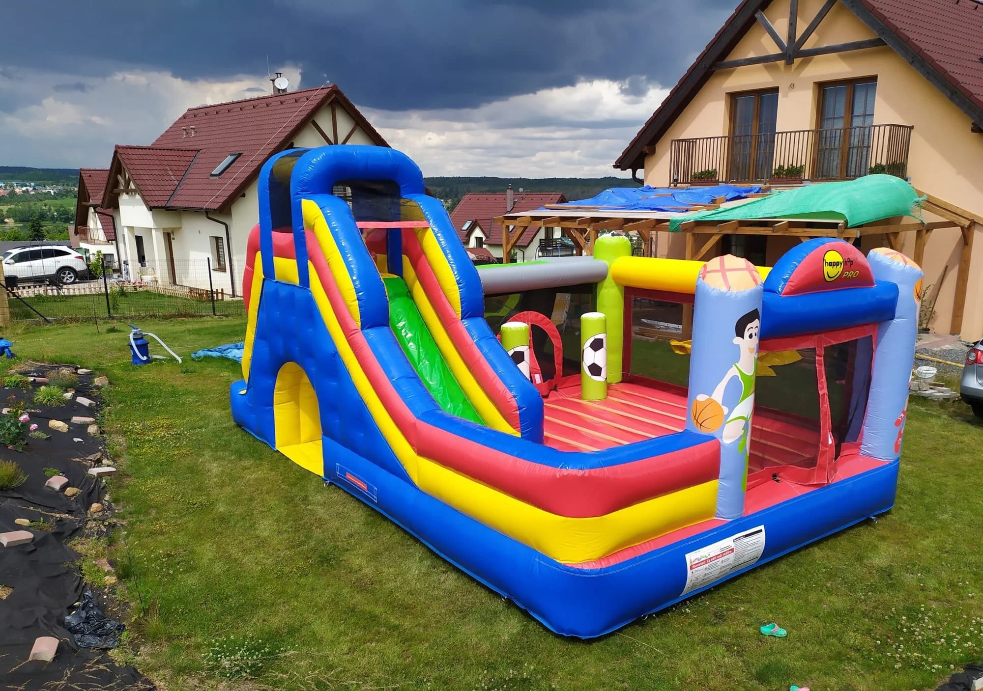 Hodnotové poukazy na pronájem nafukovacích skákacích hradů: hobby i profi typy