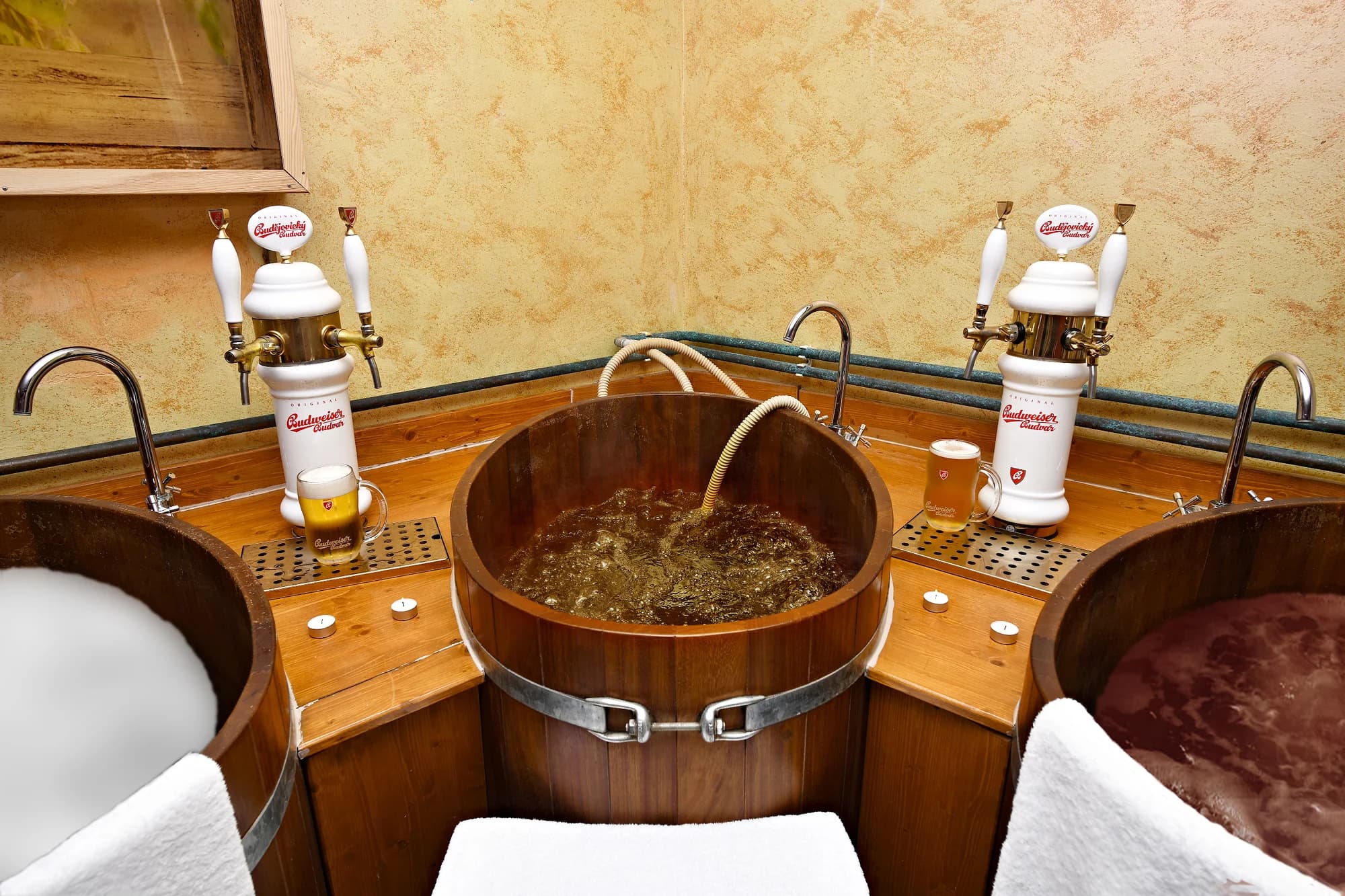 120 minut ve wellness zóně s termálním bazénem i saunou a pivní koupel pro 2