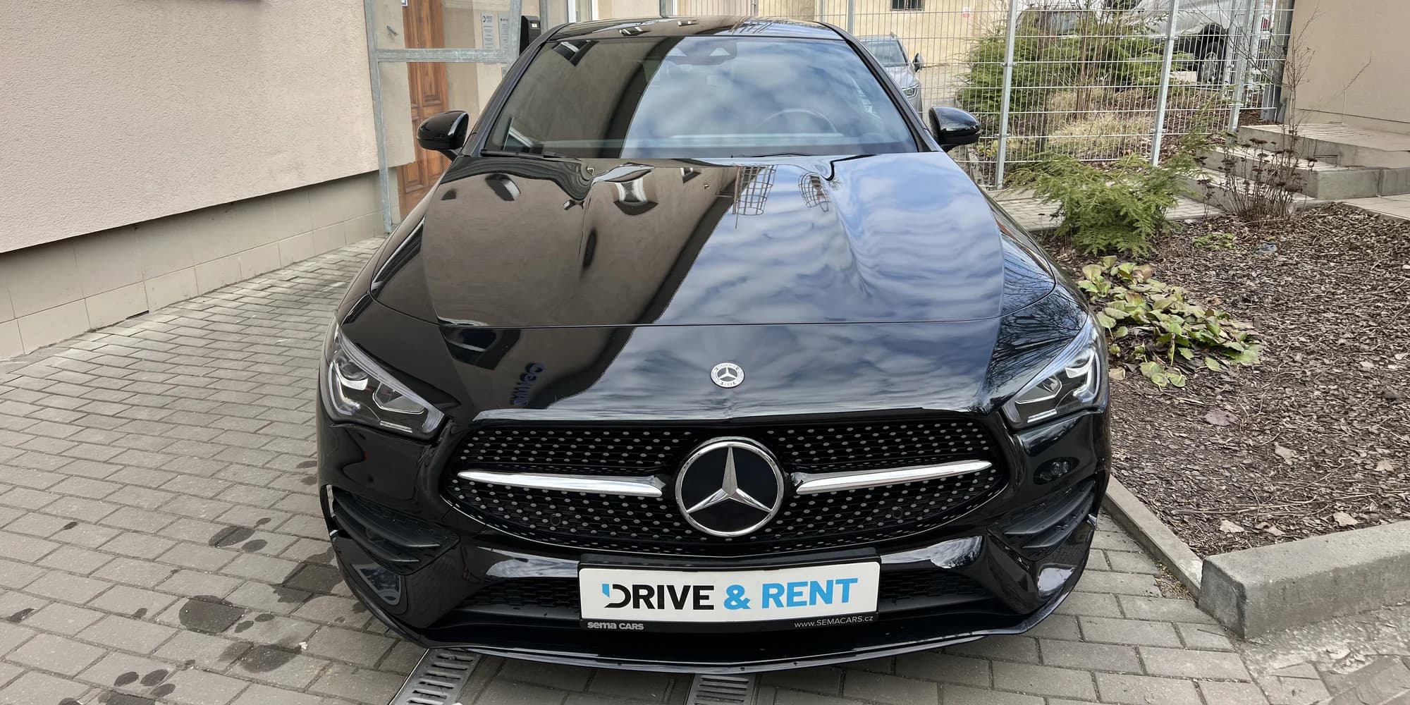 Pronájem vozu Mercedes-Benz CLA 250 AMG packet na 24 či 48 hodin i na celý víkend