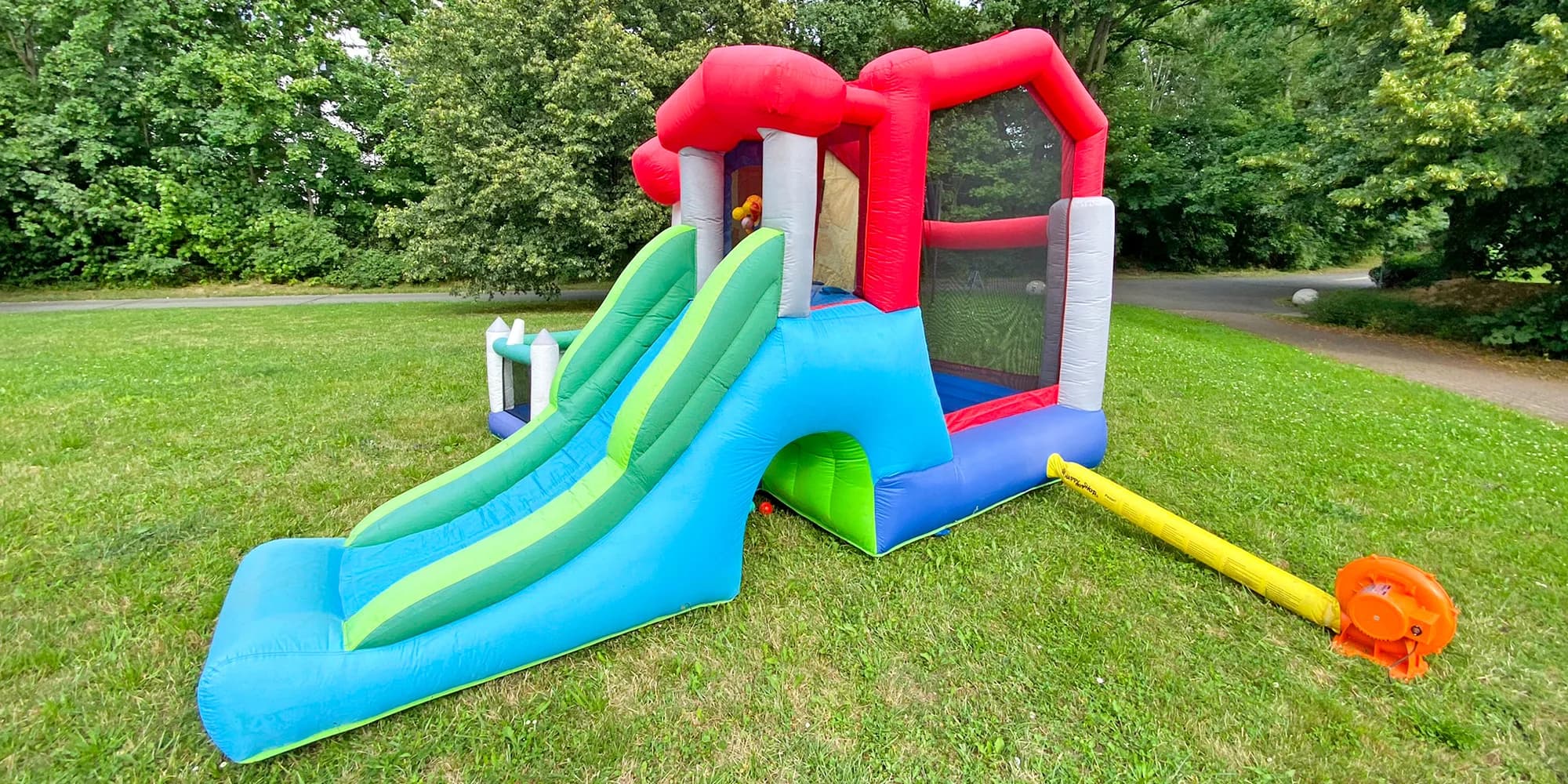 Zapůjčení skákacího hradu pro děti: klasický, vodní i rytířský, na 1–3 dny