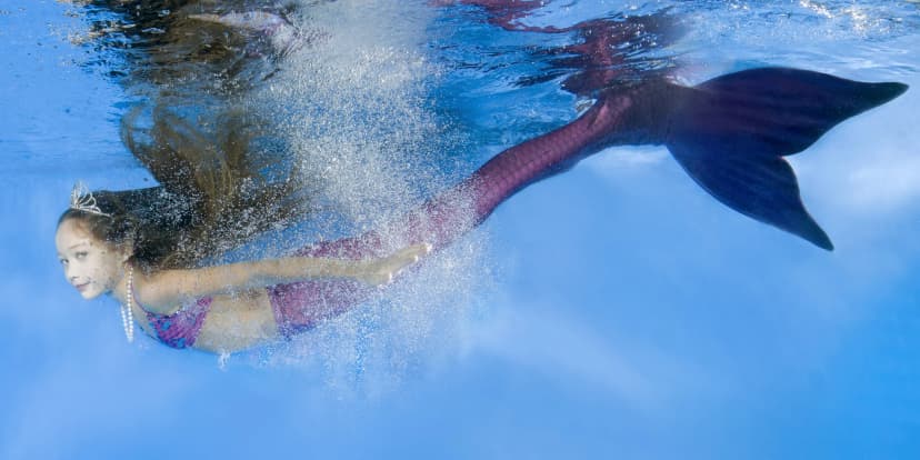 Záplava zábavy: Lekce plavání nebo příměstský tábor s monoploutví pro děti pro děti od 8 let