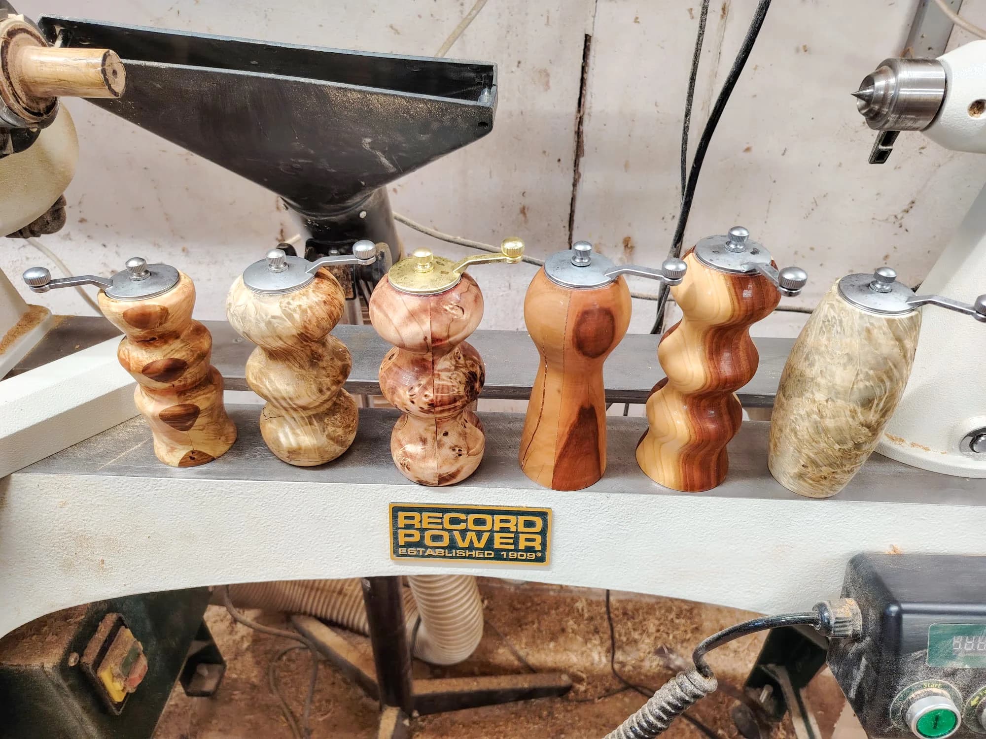 Objevte krásu práce se dřevem: celodenní kurz soustružení i výroby mlýnků