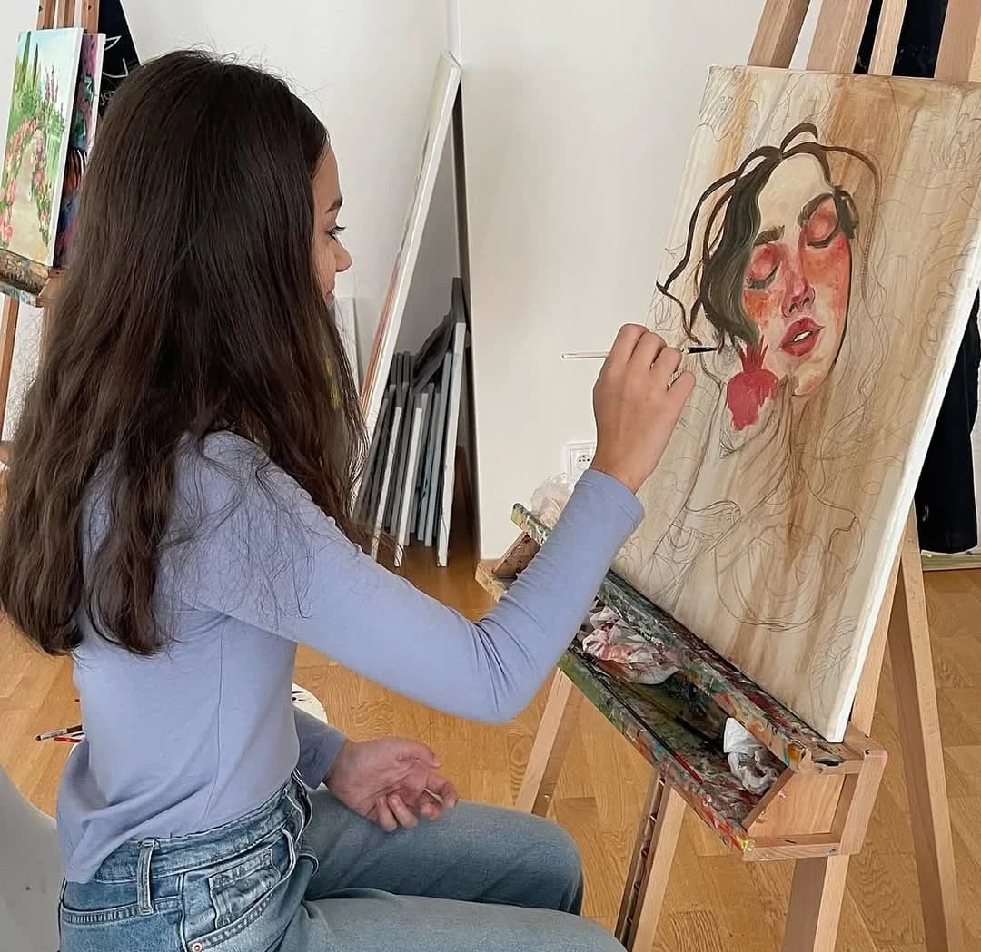Objevte kouzlo umění: individuální výtvarné lekce s profesionální malířkou Delafruz Baghirovou