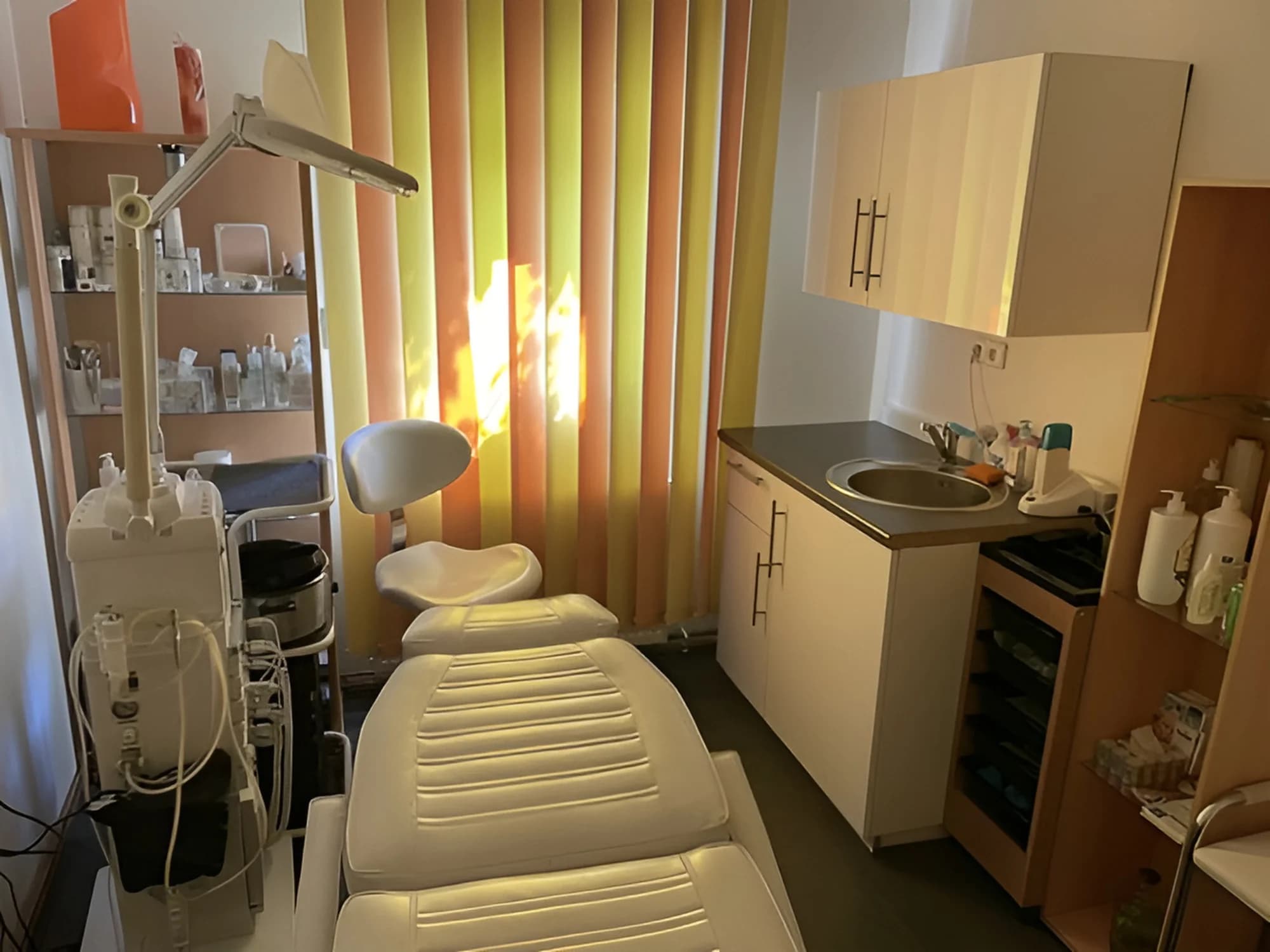 Kosmetické balíčky: čištění, peeling a pleťová maska i balíček s masáží nohou a skořicovým zábalem