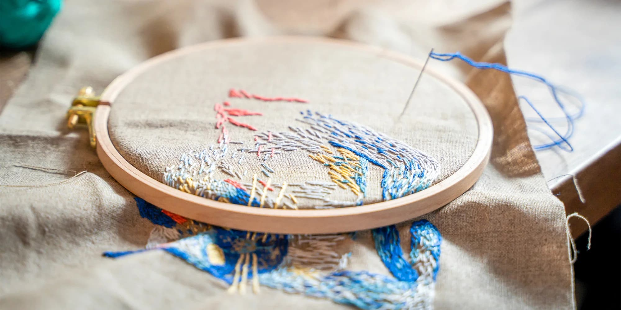 3hod. kurz vyšívání: volná výšivka, upcycling i tisk válečky na zeď