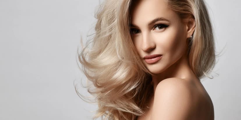 Perfektní střih nebo melír s regeneračním zábalem pro všechny délky vlasů