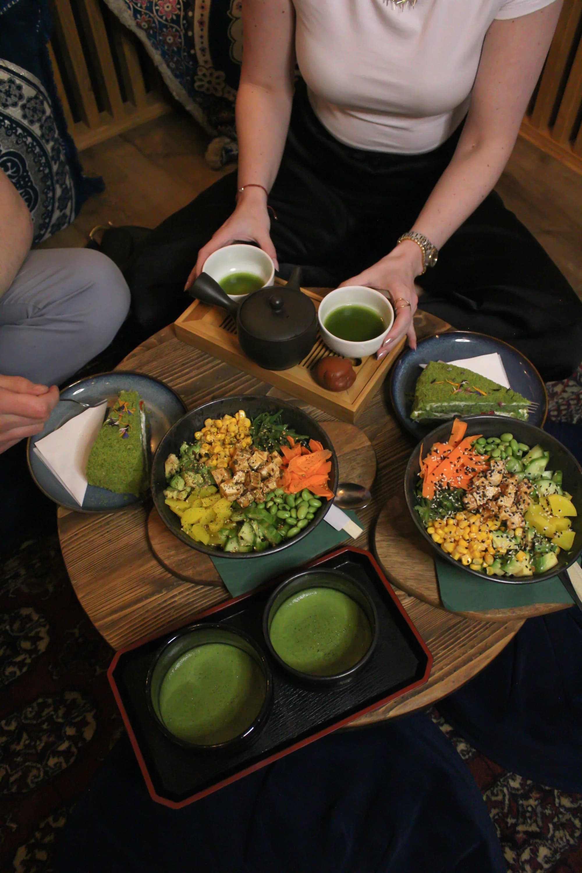 Slovutné čaje, kuskus, japonská rýže či poké bowl i vodní dýmka v ostravské čajovně