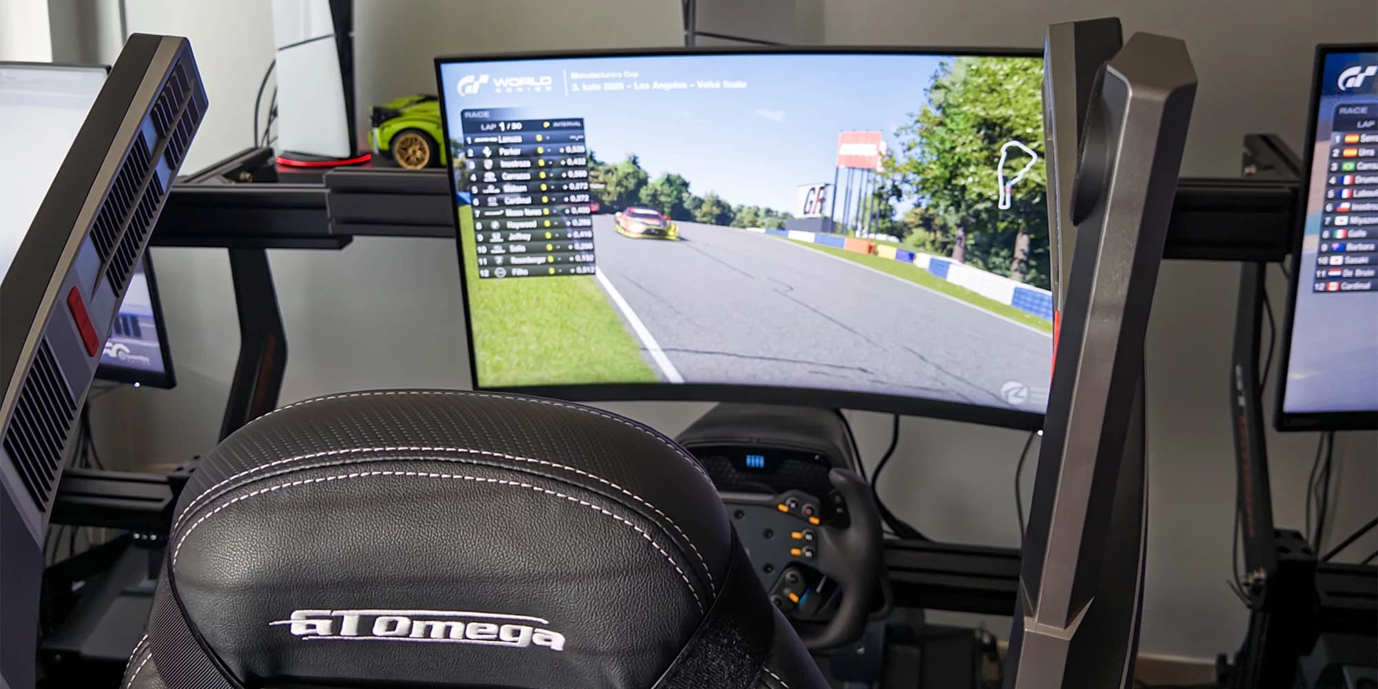 Zazávoďte si jako profesionálové: závodní simulátory až pro 4 osoby i možnost miniturnaje F1