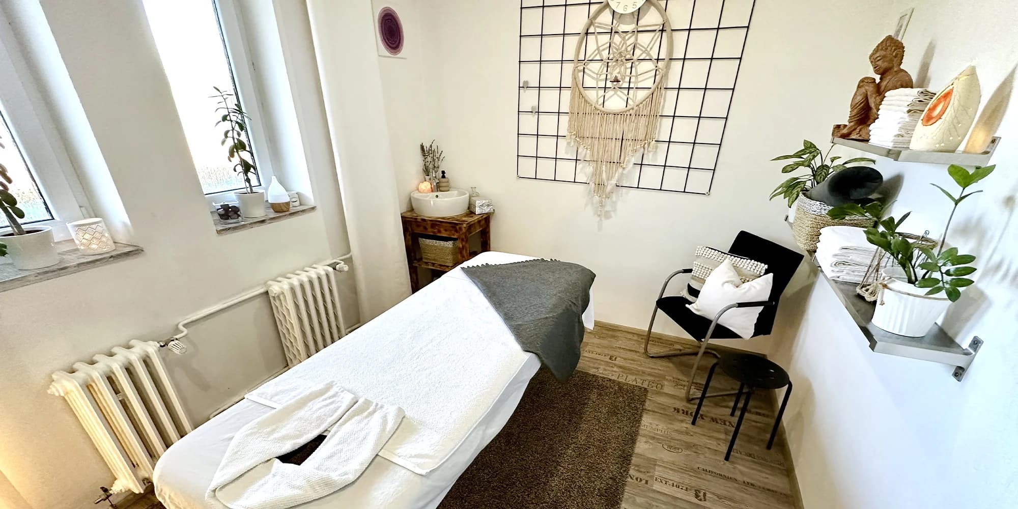 75 minut baňkování zad s masáží šíje nebo i nohou od masérky Adély Kišš