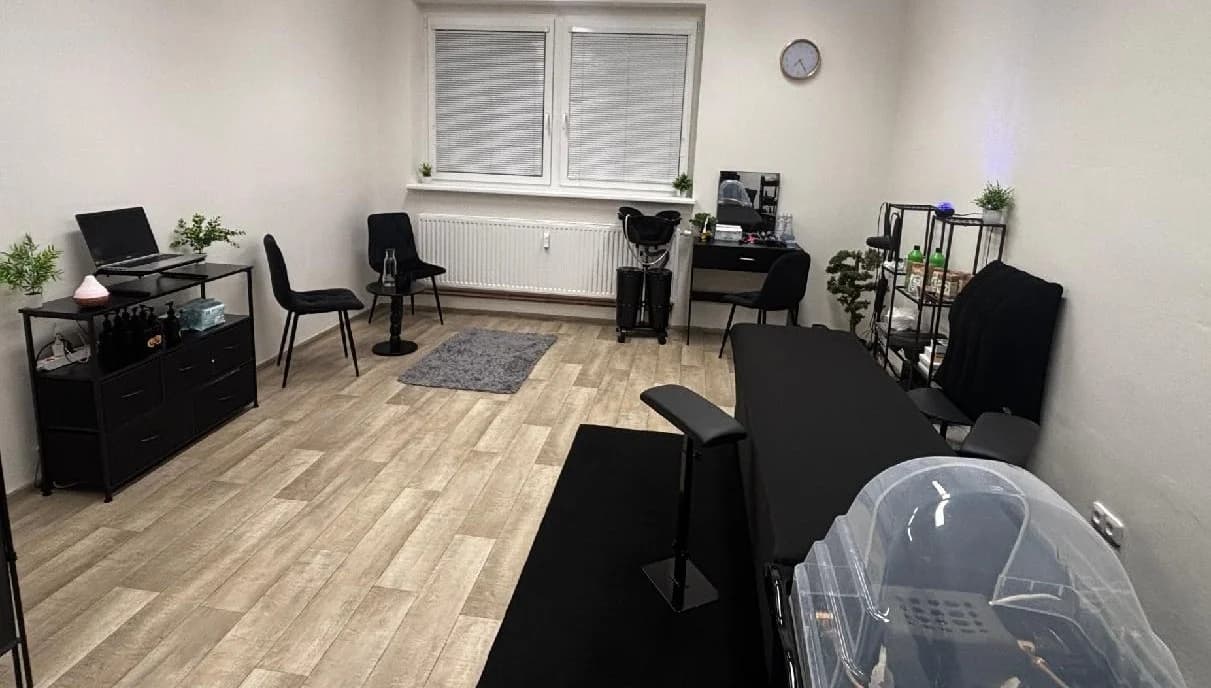 Dokonalé řasy i po probuzení bez řasenky: lash lifting i objemové prodloužení
