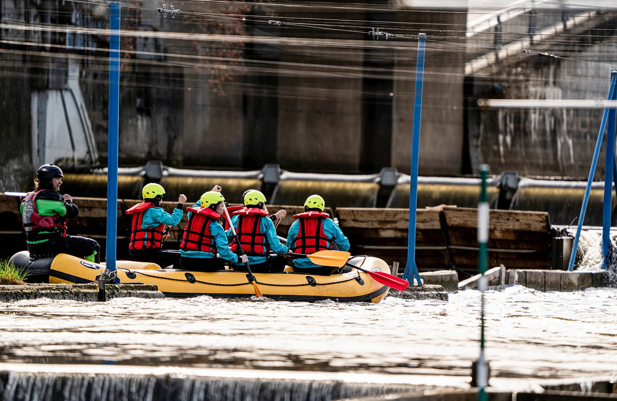 Jízda na raftu po Vltavě pro 1-4 osoby: 90 minut adrenalinu s výhledem na Hrad