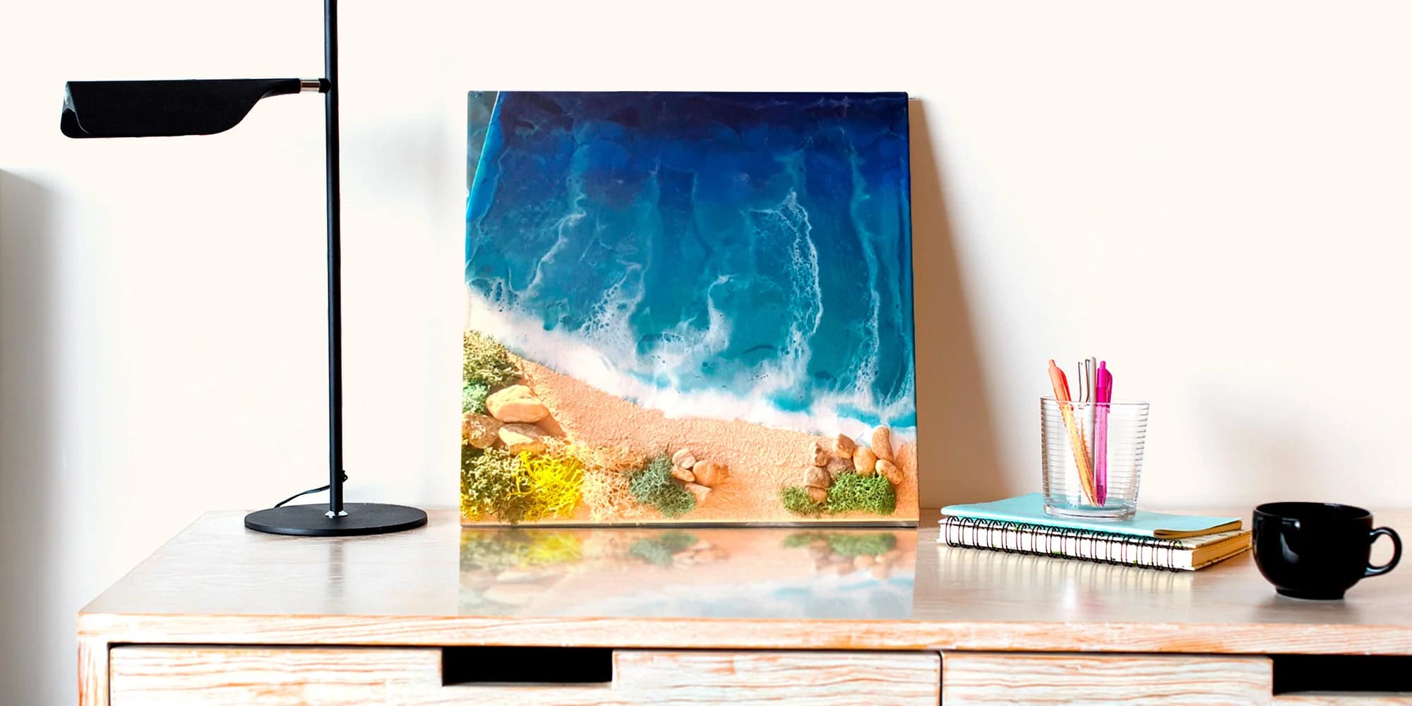 Kurz vyrábění z epoxidové pryskyřice: prkénka, podtácky, obraz moře či abstrakce