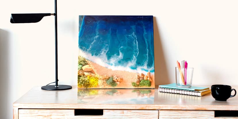 Kurz vyrábění z epoxidové pryskyřice: prkénka, podtácky, obraz moře či abstrakce