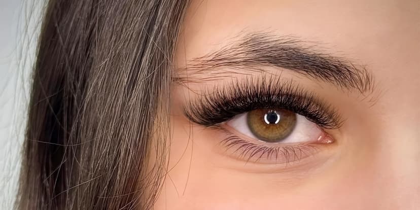 Pohled, který uhrane: prodloužení řas 2D až 10D i řasy designové