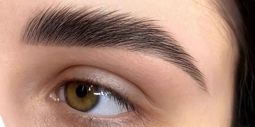 Pro krásný pohled: laminace obočí nebo lash lifting řas s barvením