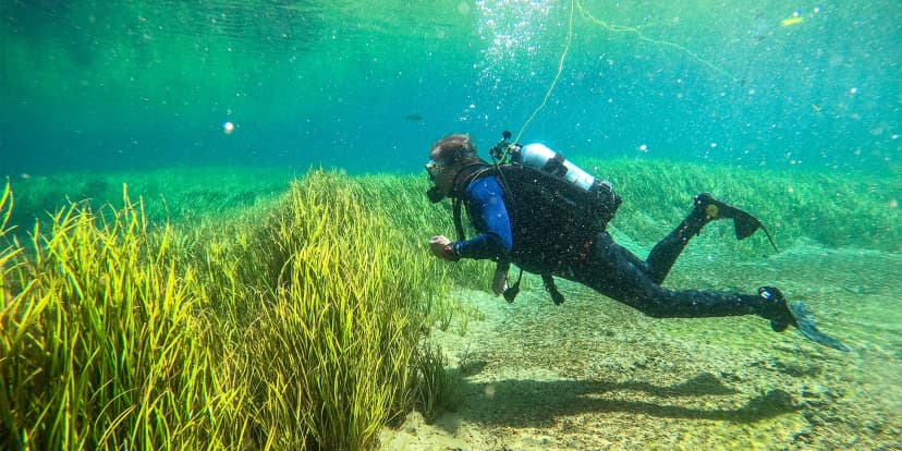 Zkušební ponor s instruktorem v přírodním lomu Rumchalpa