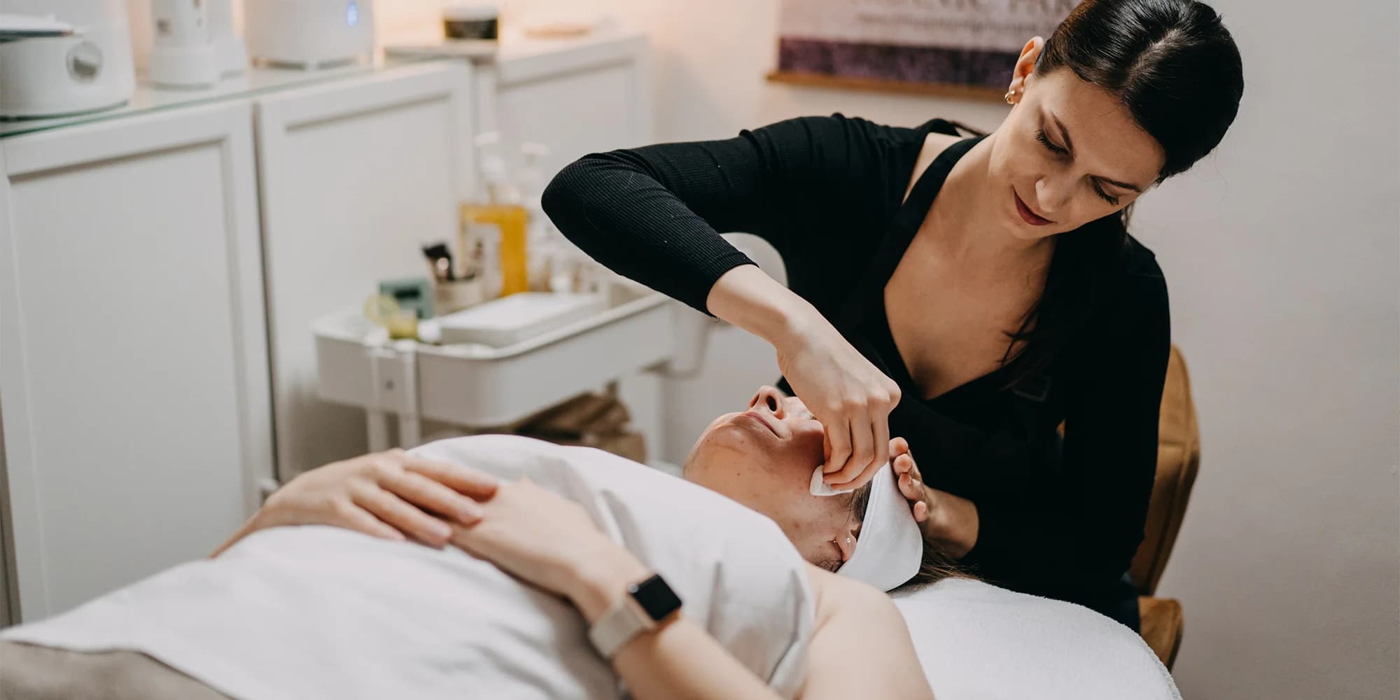 Laminace obočí nebo lash lifting vč. výživy a barvení v moderním salonu