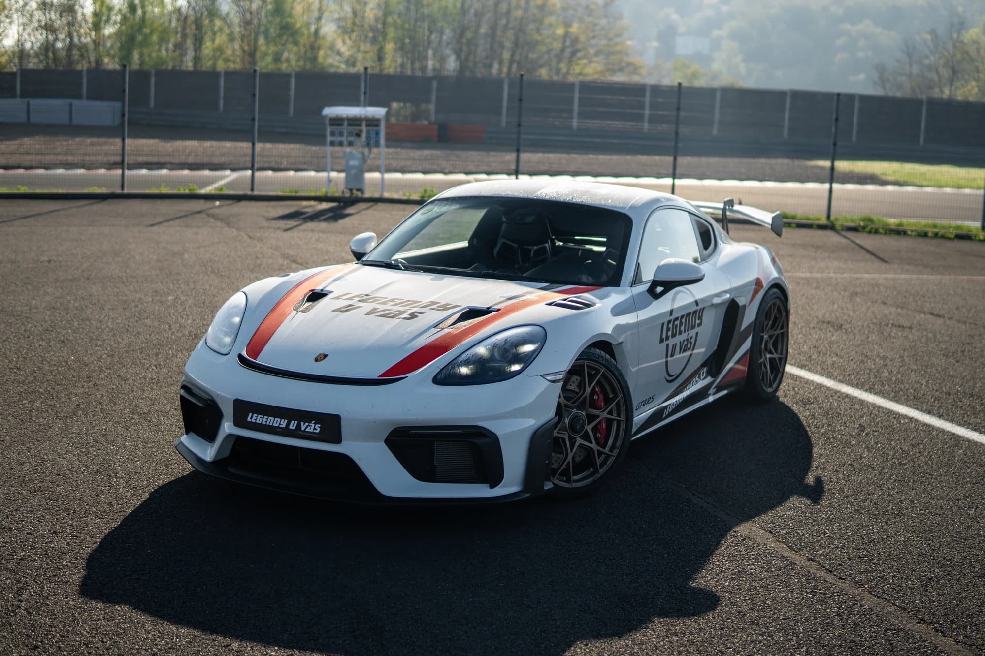 Okruhová jízda v Porsche GT4 RS – 500 koní adrenalinu
