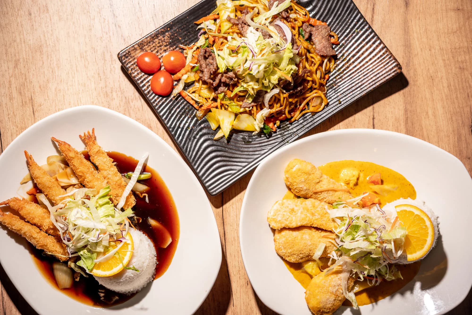 Asijské menu podle výběru: restované nudle, krevety v tempuře i kuřecí stripsy