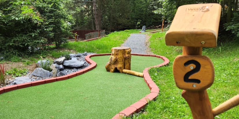 Vstup na 18jamkový adventure minigolf pro děti, dospělé i celou rodinu