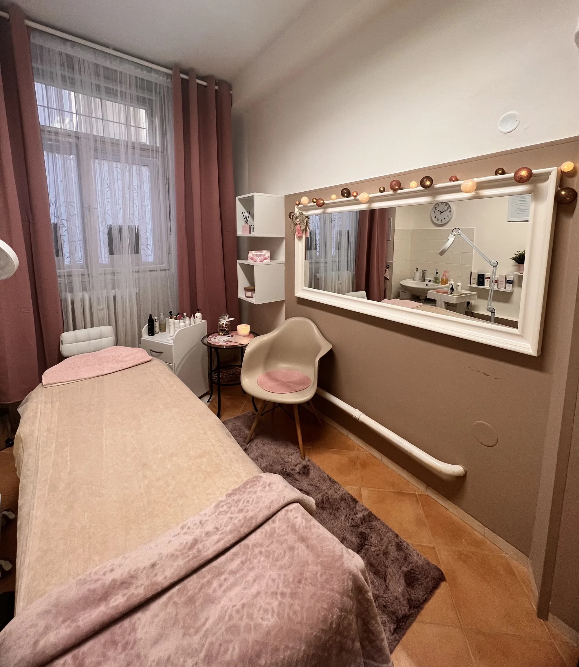 Odpočinek pro pleť: relaxační či liftingová masáž obličeje, krku a dekoltu