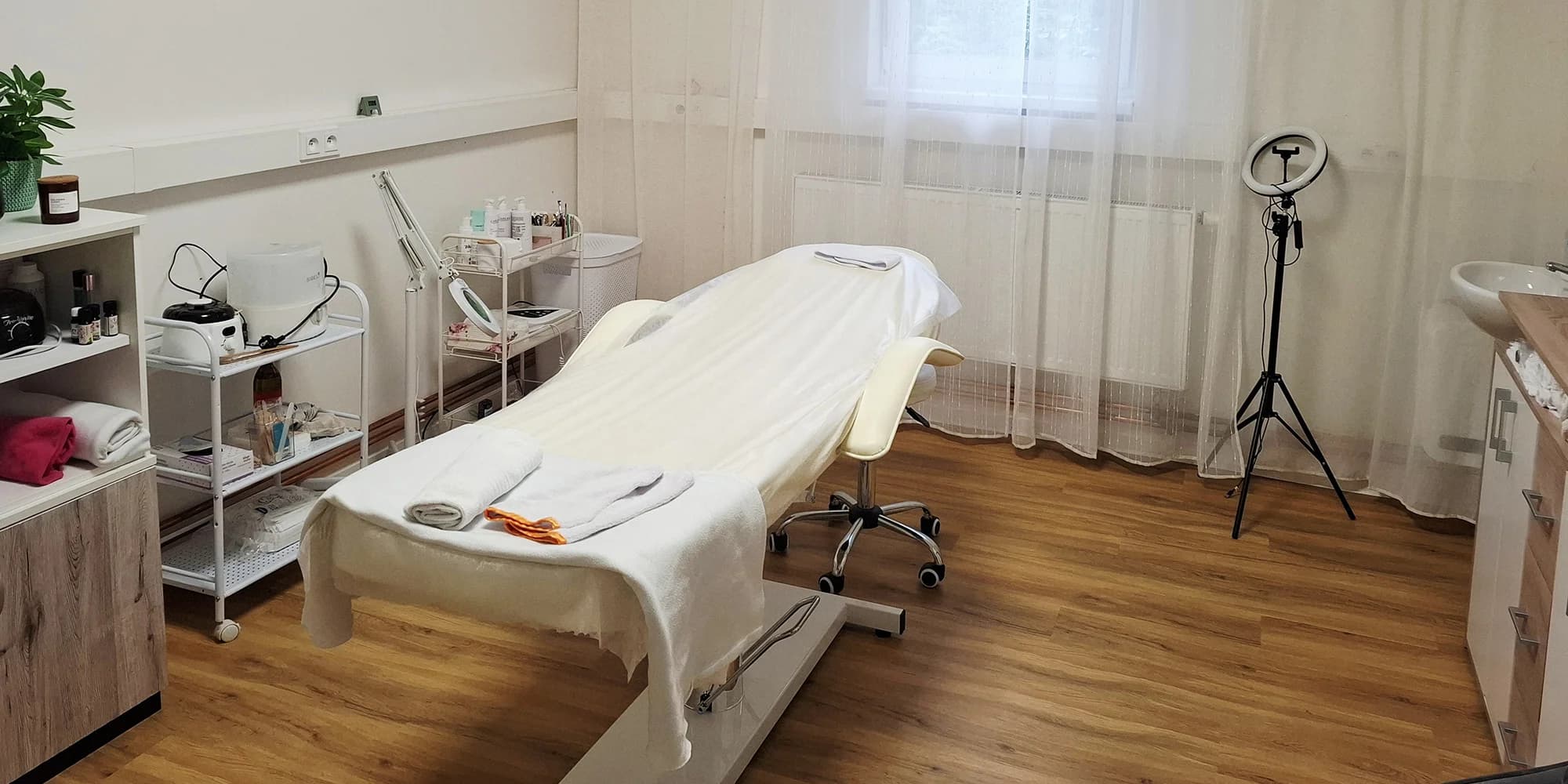 Pro redukci vrásek, otoků a zpevnění pleti: maderoterapie obličeje vč. masky