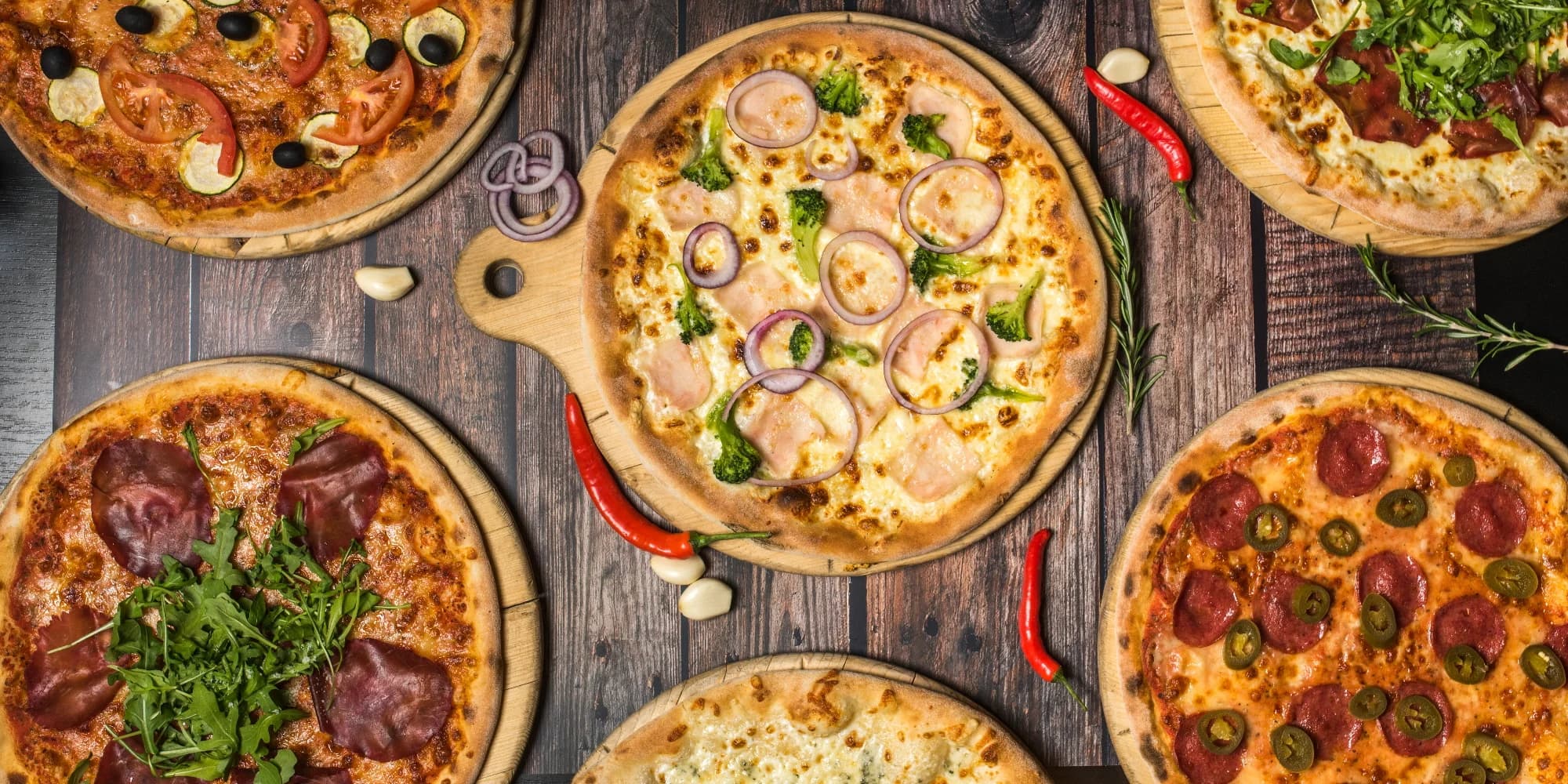 1–2 pizzy o průměru 33 cm či Calzone dle výběru a 10% sleva na nápoje