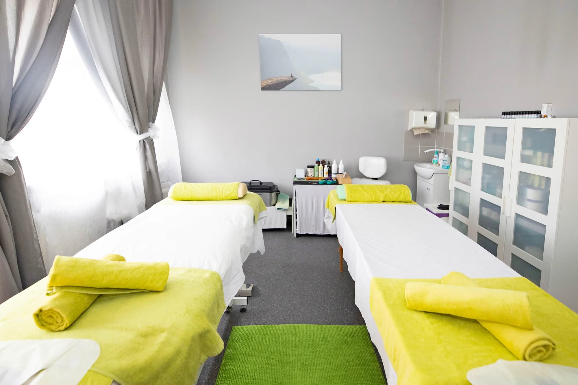 Relaxační balíčky pro 1-2 osoby: zábaly, různé typy masáží, uhličitá koupel, vibrační pás a další