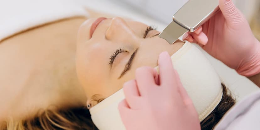 Kosmetické ošetření s liftingovou či tělovou masáží, nebo třífázová mezoterapie