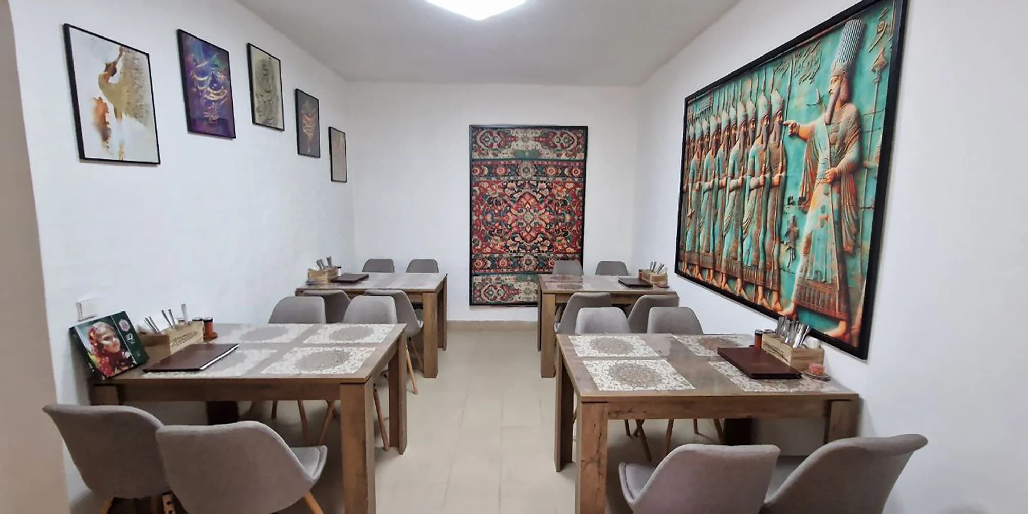 Originální perské menu pro 2 nebo 4 osoby: polévka, hlavní chod, salát i nápoj