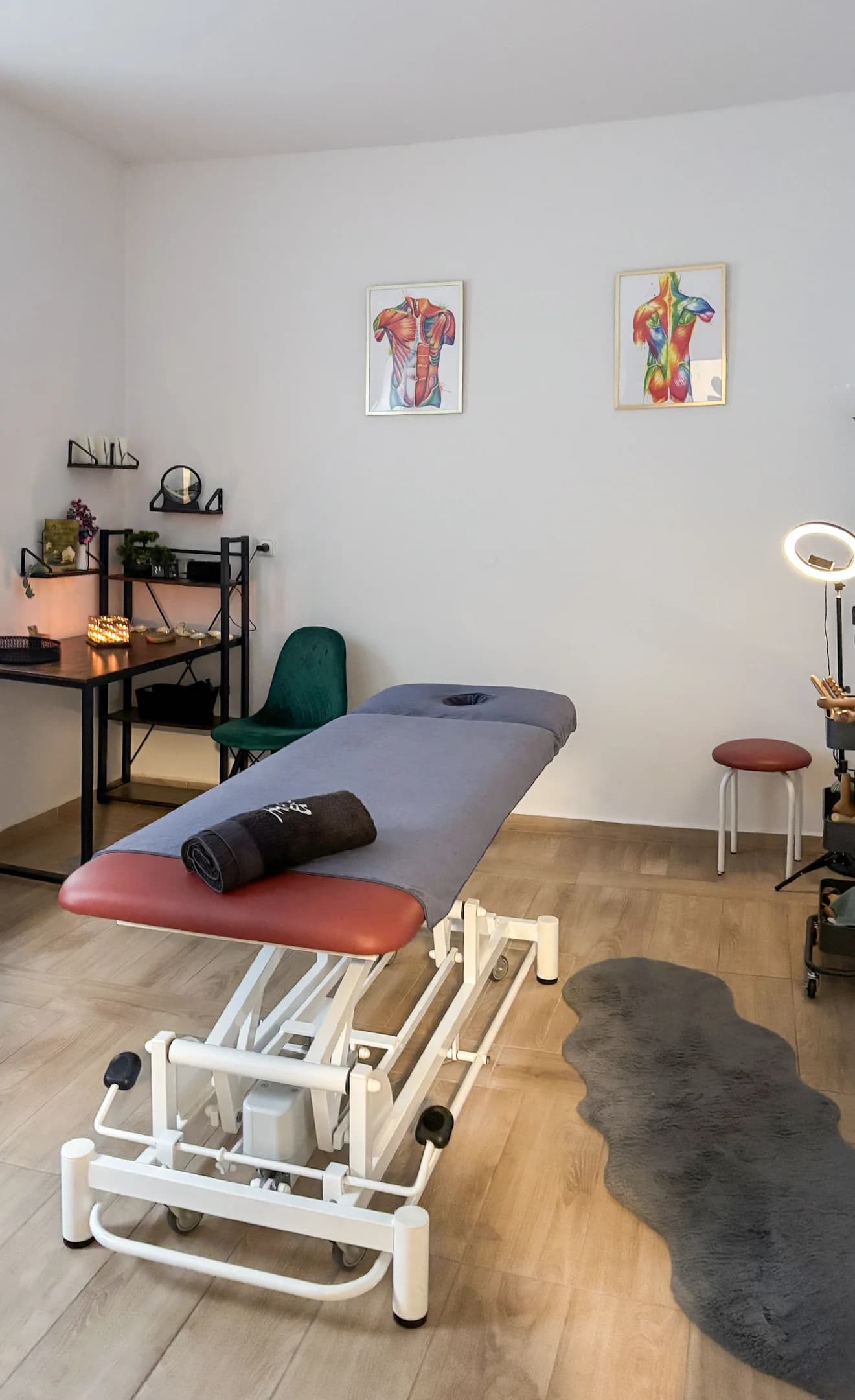 50-60 min. relaxu: masáž hlavy nebo chodidel, maderoterapie i baňkování