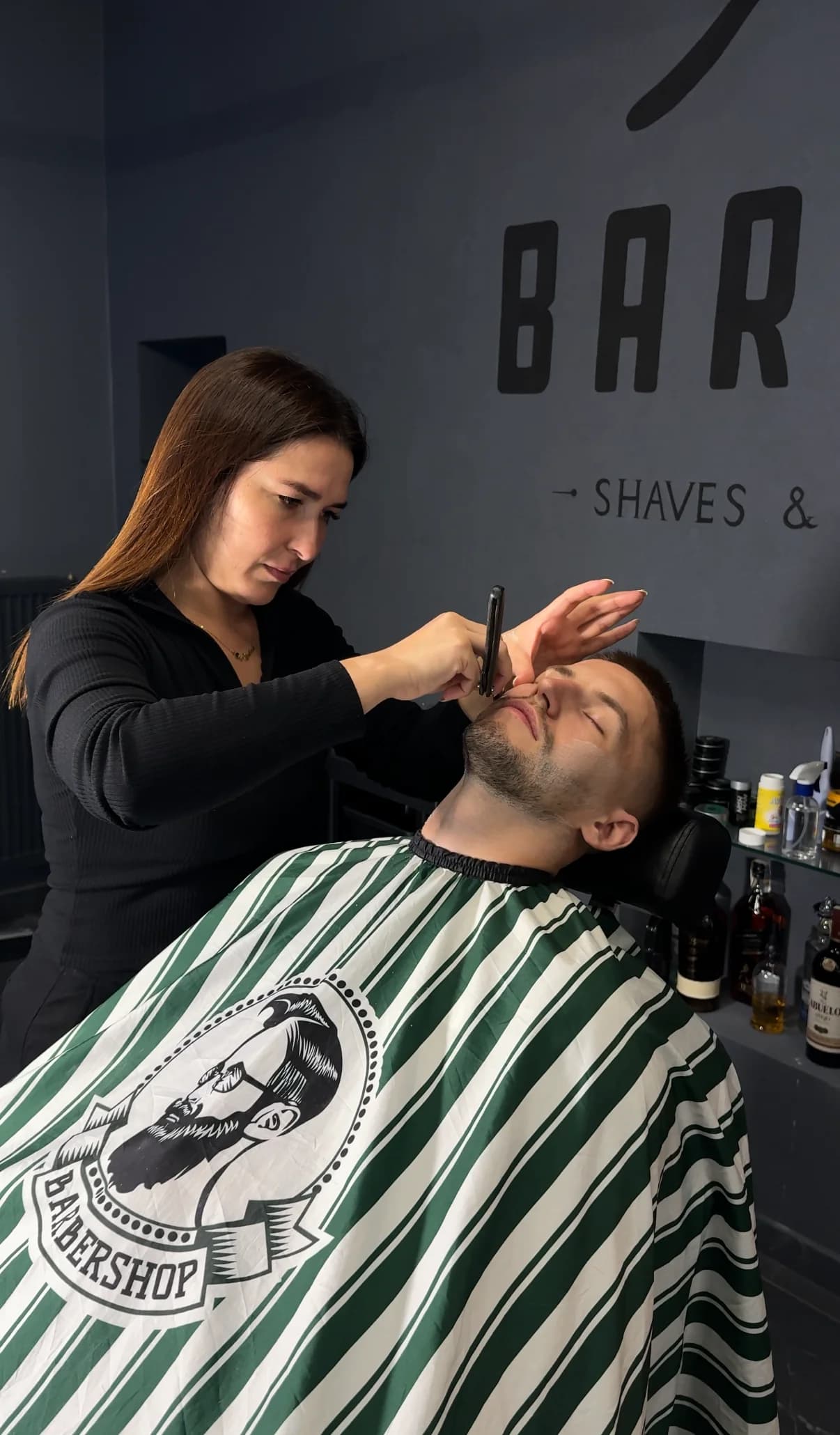Pánský střih a úprava vousů u barbera v centru Brna