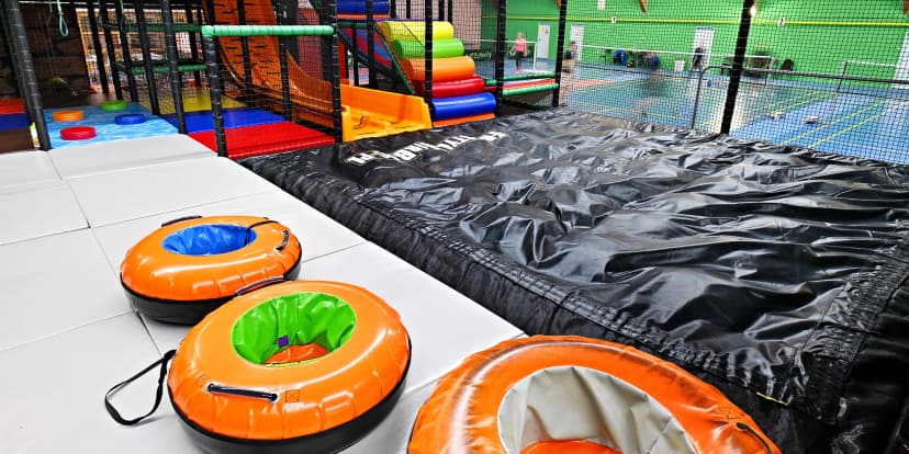 Hodinové i celodenní vstupy do trampolínového centra, zvýhodněná cena pro doprovod