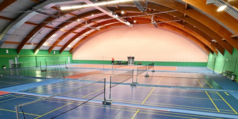 Pronájem sportoviště na 1 hodinu: tenis, badminton i ping-pong v kryté hale
