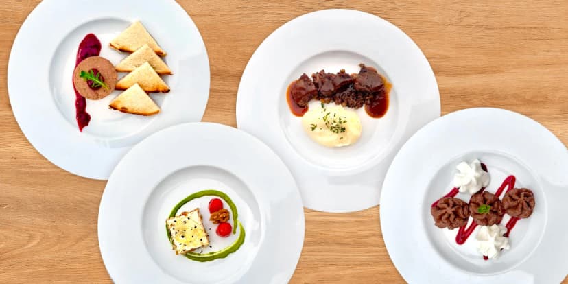 Romantické 6chodové menu: líčka, burger, dýňový krém i daňčí paštika a lahev vína