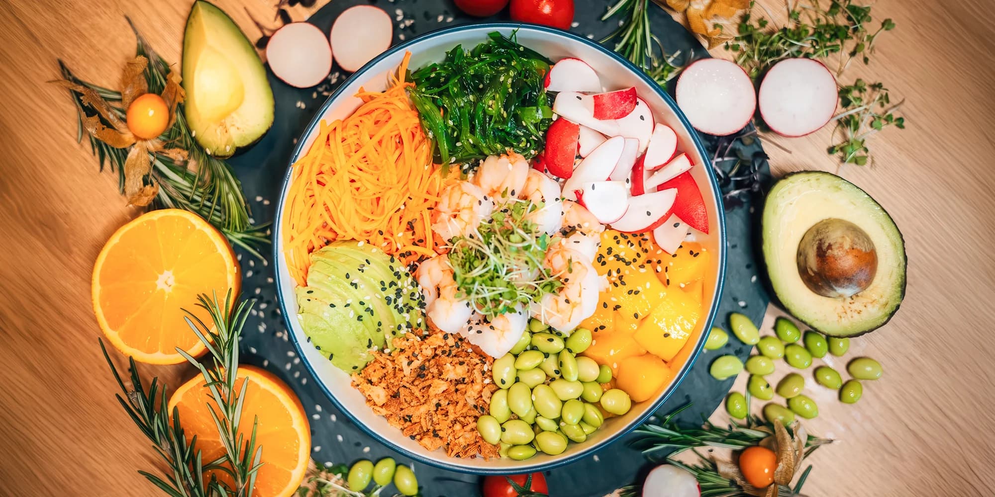 Poke bowl dle výběru a broskvový ledový čaj pro 1 nebo 2 osoby