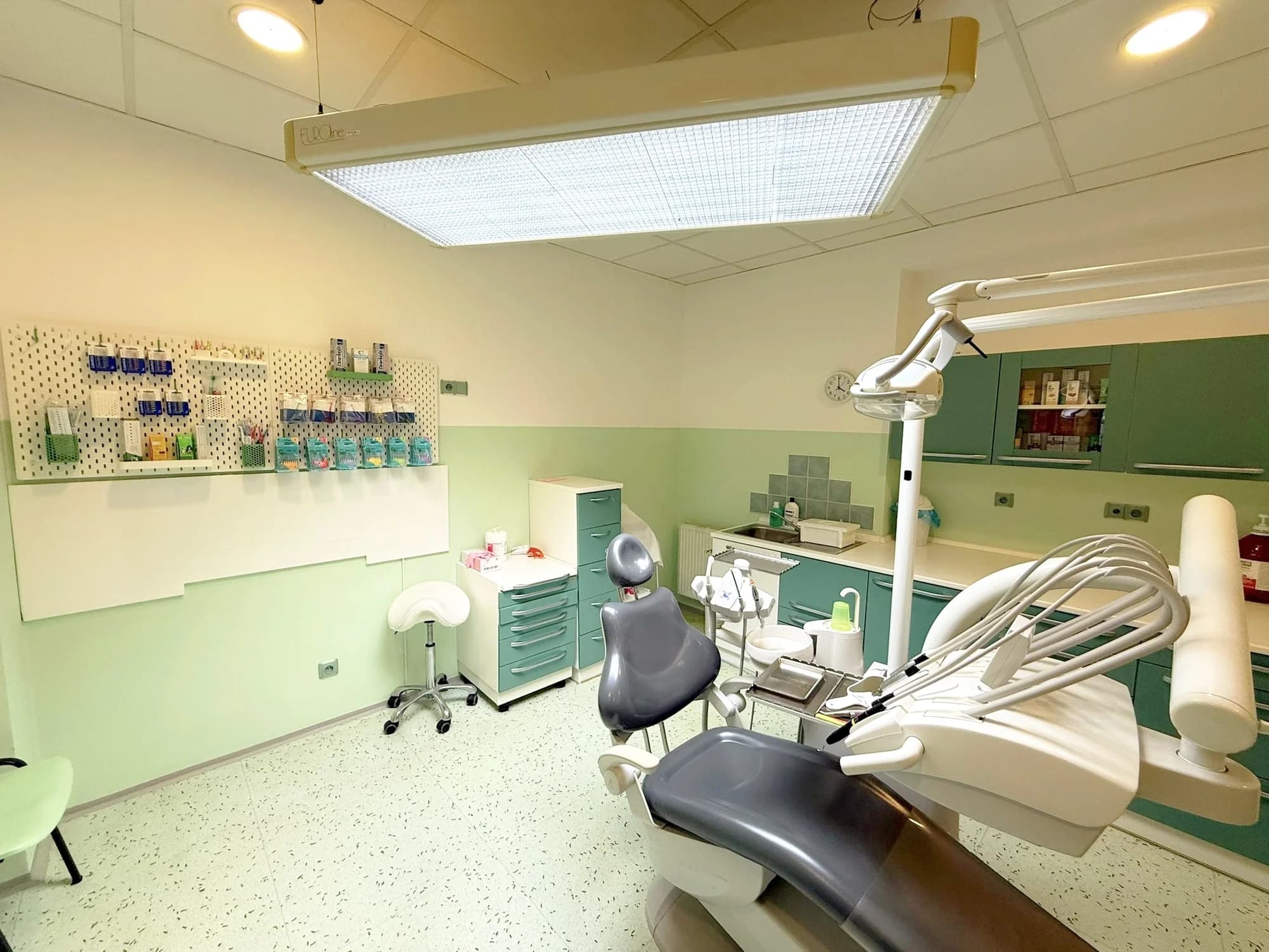 Dentální hygiena s air-flow a fluoridací pro dospělé i děti