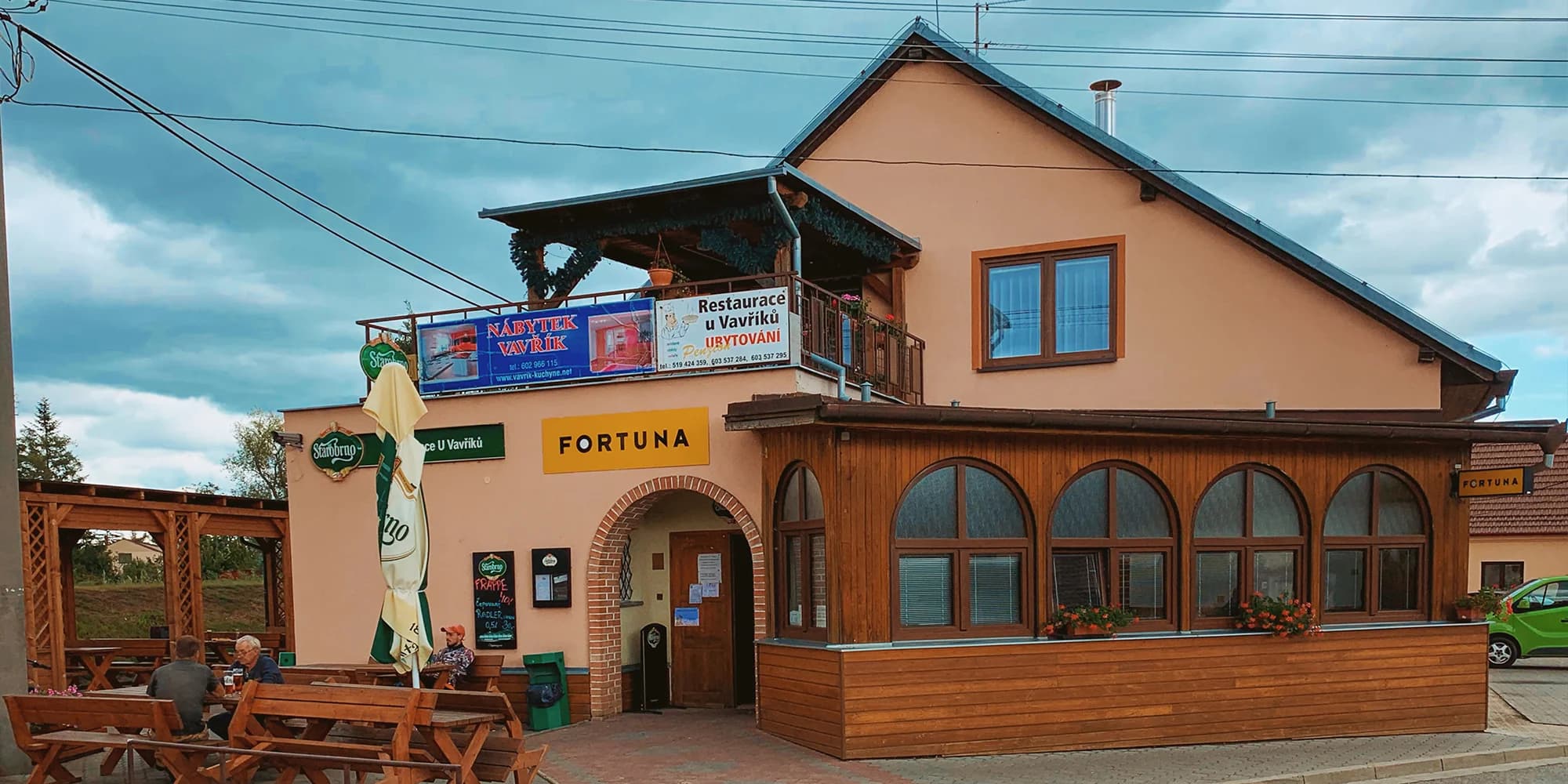 Dvouchodové menu pro dvě osoby: steak ze svíčkové, příloha i palačinka s džemem a ovocem