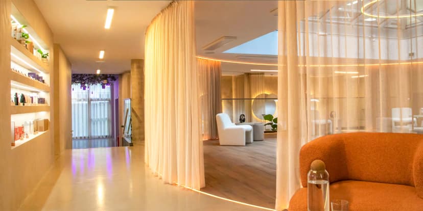 Komplexní beauty reset: speciální 3hod. protokol kombinující výživný elixír, meditaci, hluboký rituál, stimulaci mozku, líčení a měření vitality