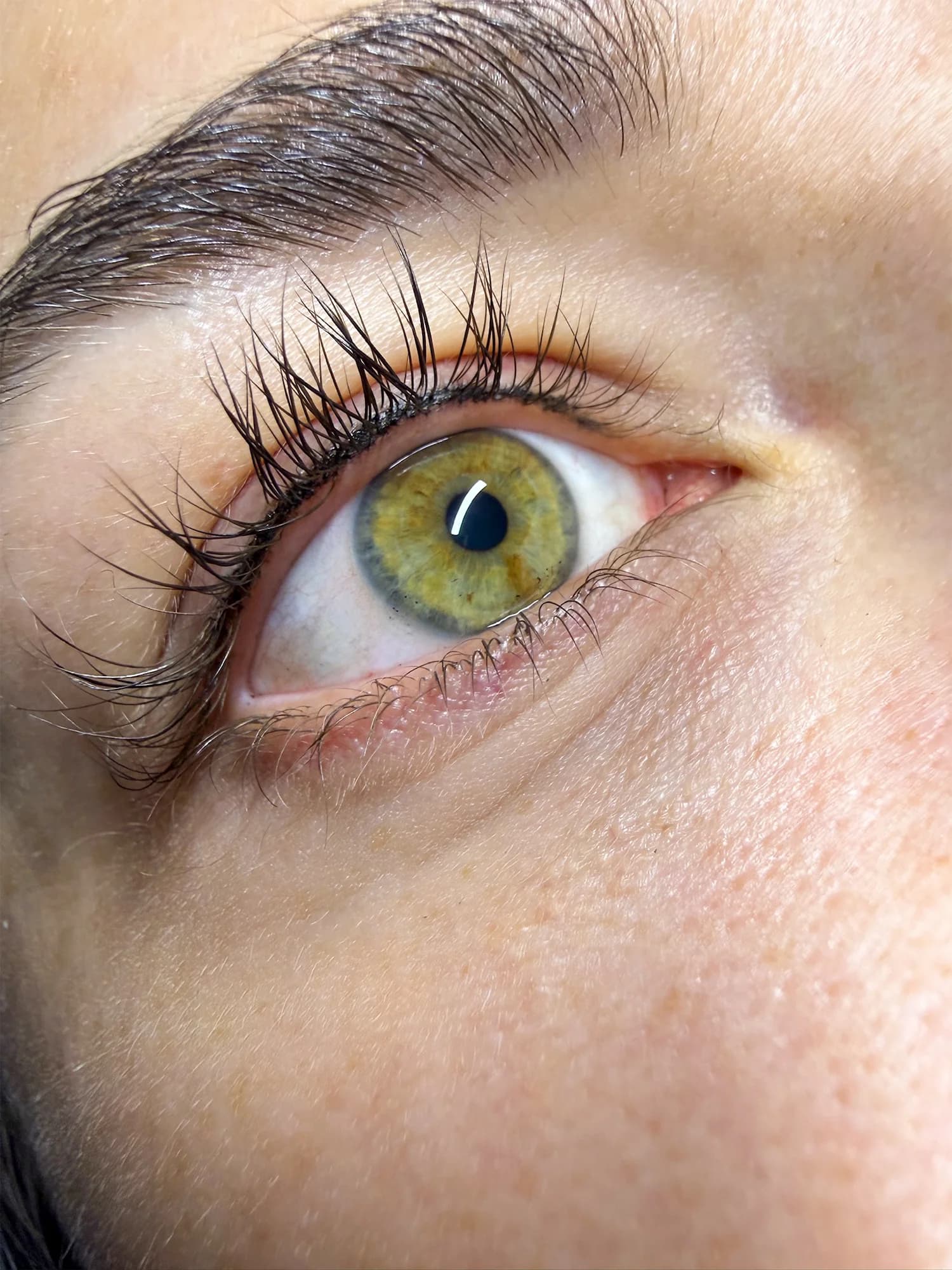 Permanentní make-up: meziřasové linky, pudrové obočí či akvarelové rty