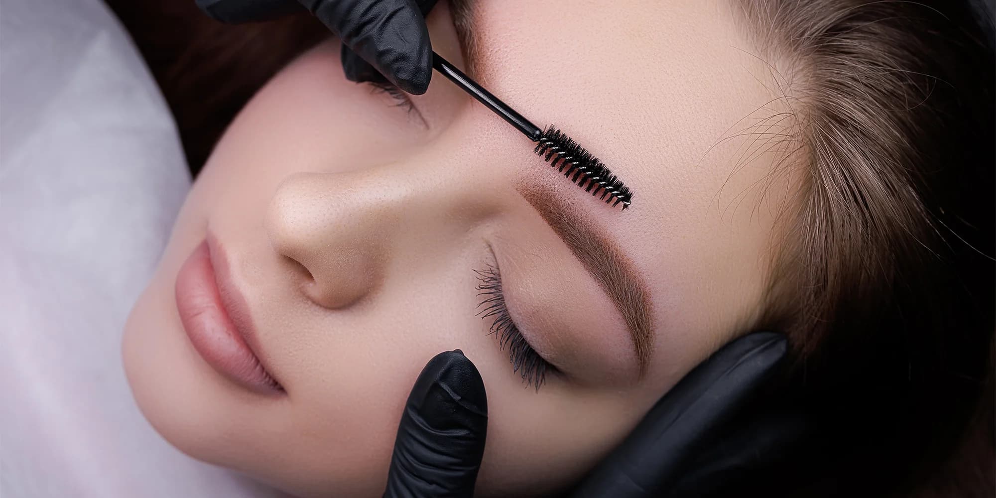 Permanentní make-up: meziřasové linky, pudrové obočí či akvarelové rty