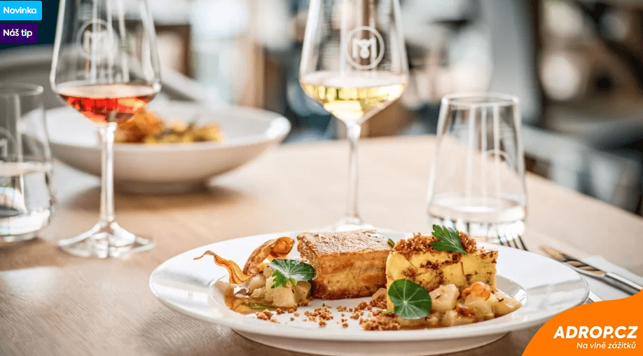 Čtyřchodové menu, párování nápojů a láhev vína